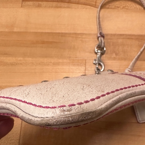 VTG Coach LTD edition Heart wristlet white leather w/pink heart & silver studs - Picture 7 of 10